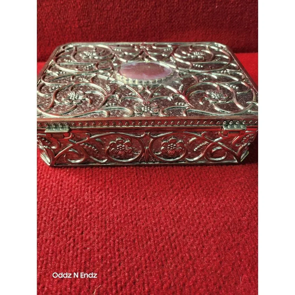 Silver-Plated Octagonal Jewelry Box With‎ Velvety Interior & Floral Design